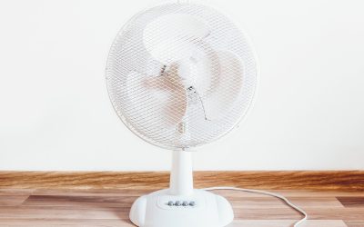 Használj te is álló ventilátort a meleg lakás hűtésére nyáron!
