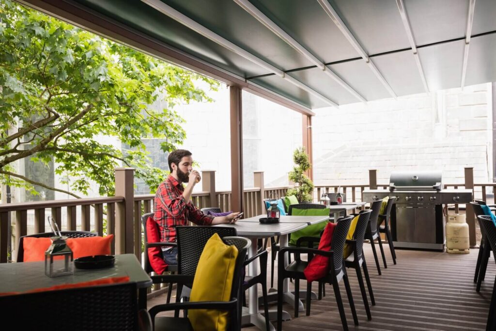 Előtető, teraszfedés – anyag, árnyékolás, vízelvezetés: mire figyelj tervezéskor