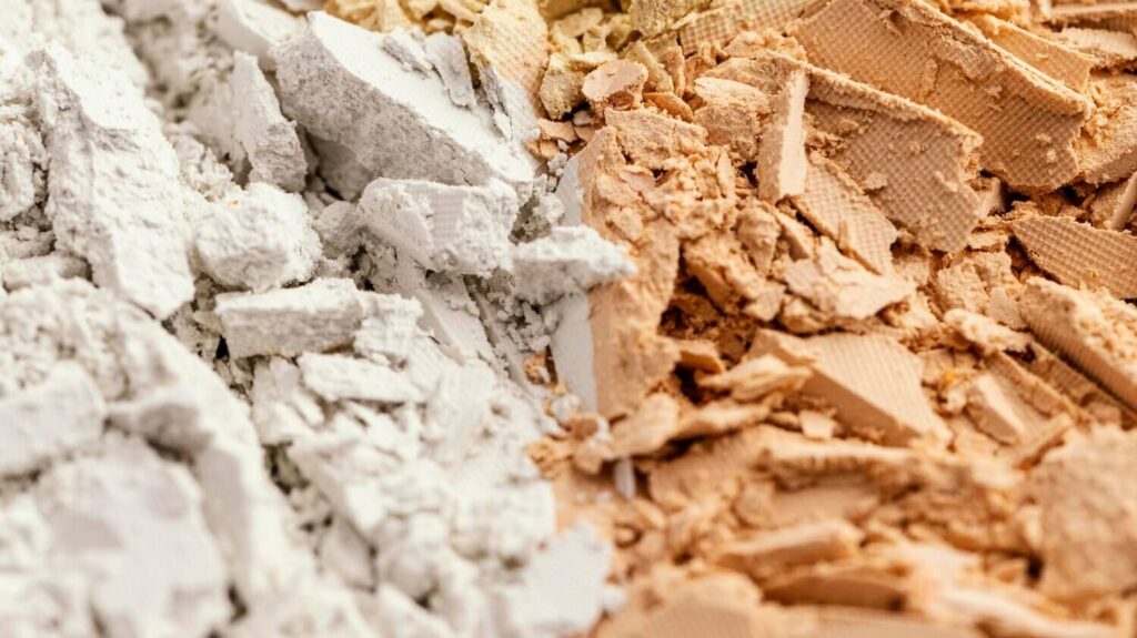 Ajtóbontás és falbontás jogi háttere – mihez kell engedély, és mihez nem